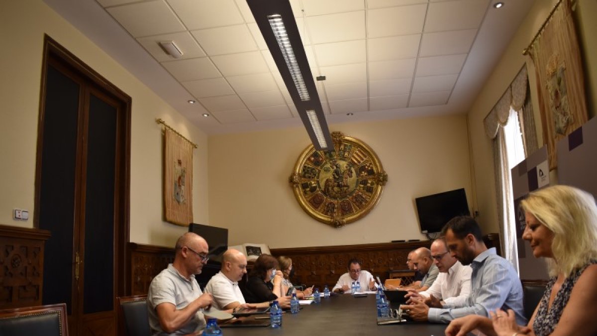 Diputados en la Comisión de Desarrollo de Diputación.-HDS