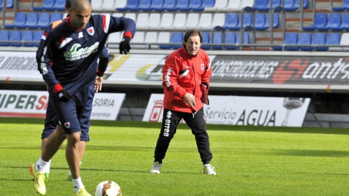 Anquela y Aranda en un entrenamiento en el estadio de Los Pajaritos.-Valentín Guisande