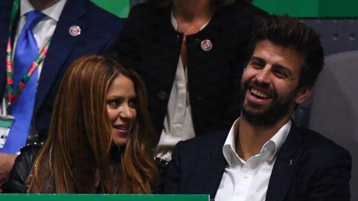 Gerard Piqué junto a Shakira en la final de la Copa Davis.-AFP