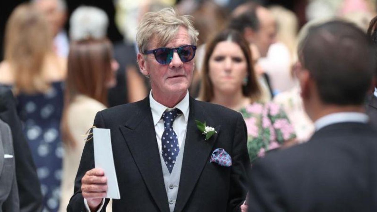 Ernesto de Hannover sale de la iglesia de San Pedro, tras asistir a la boda de su hijo, el principe Christian de Hannover y la joven peruana Alessandra de Osma, el pasado 16 de marzo.-EFE / ERNESTO ARIAS