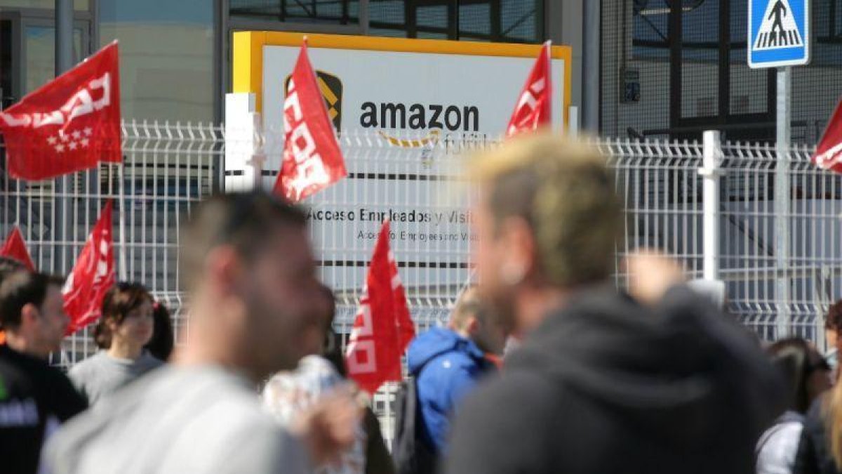 Imagen de archivo de la primera huelga de los trabajadores de Amazon de San Fernando de Henares (Madrid).-JOSE LUIS ROCA
