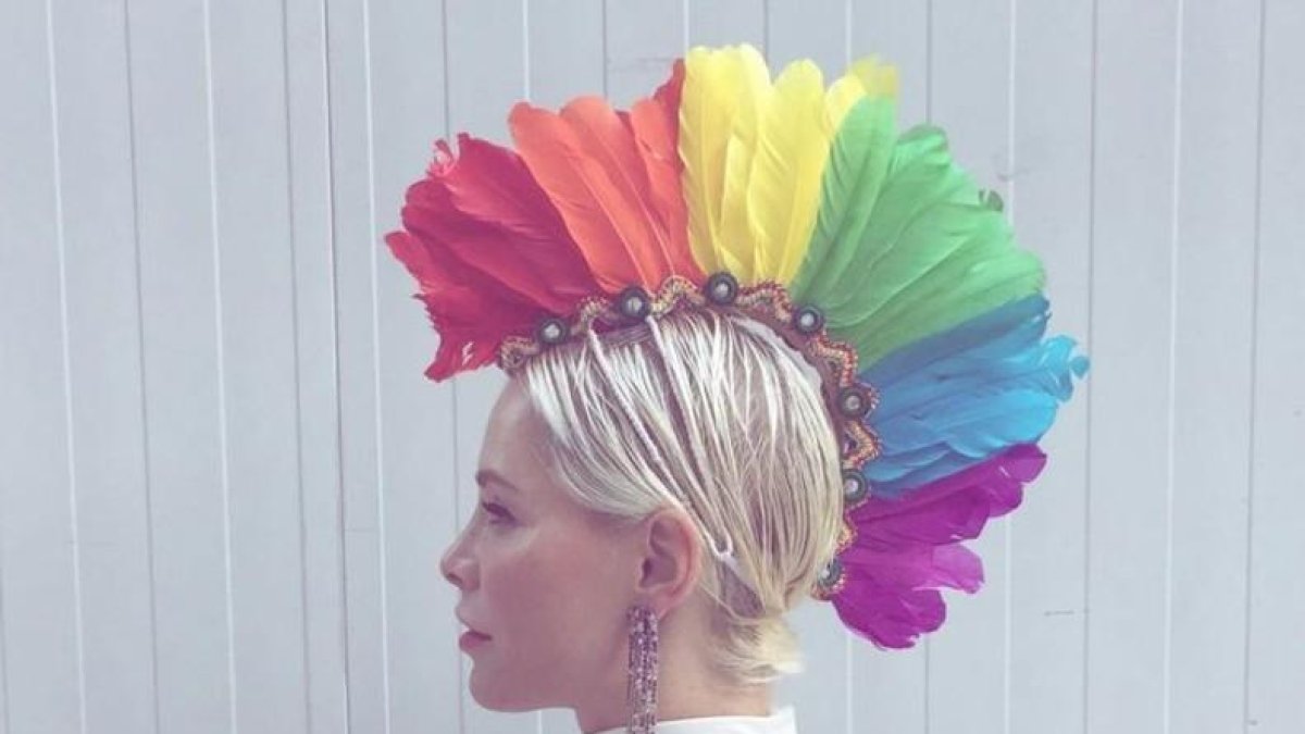 La cantante Soraya, con la corona de plumas que lució en la World Pride 2017.-