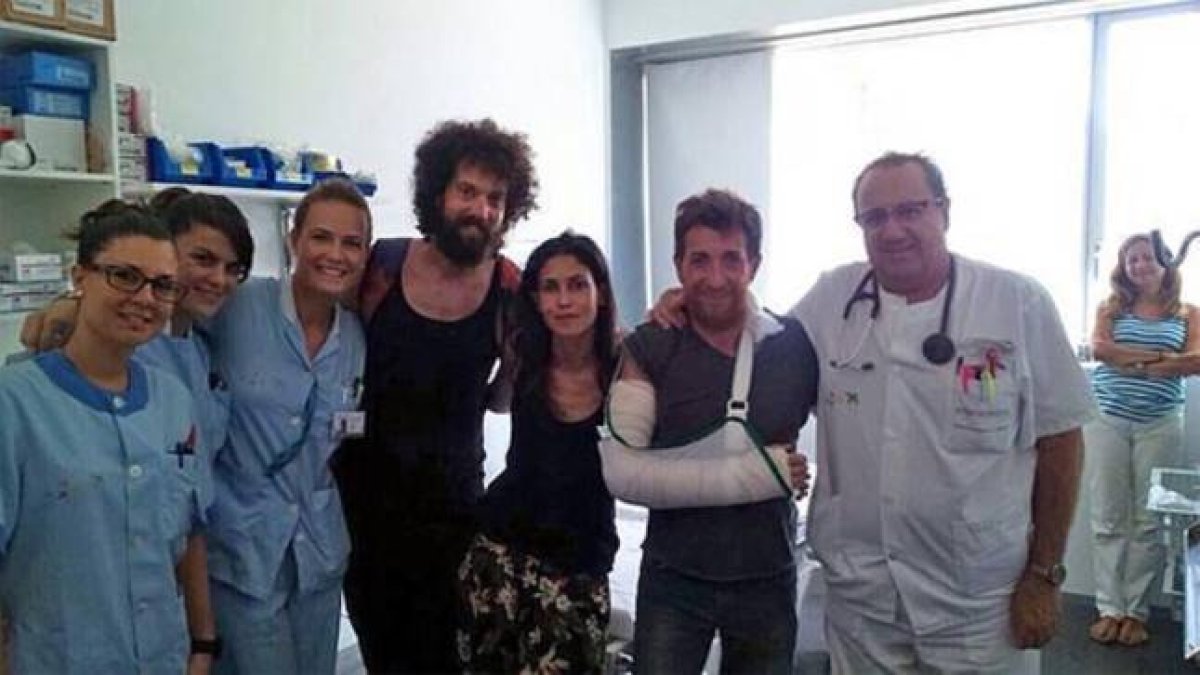 Pablo Motos, con el brazo escayolado.-Foto: LAS PROVINCIAS