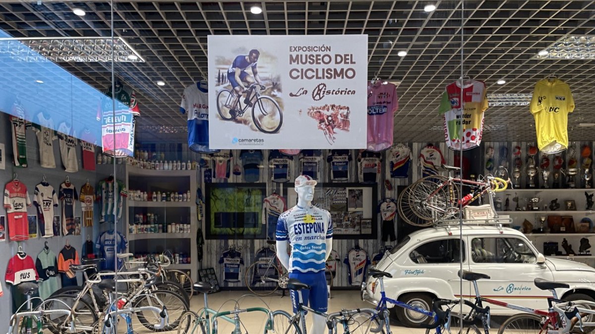 La exposición La Histórica se pone en marcha mañana en el Centro Comercial Camaretas. HDS