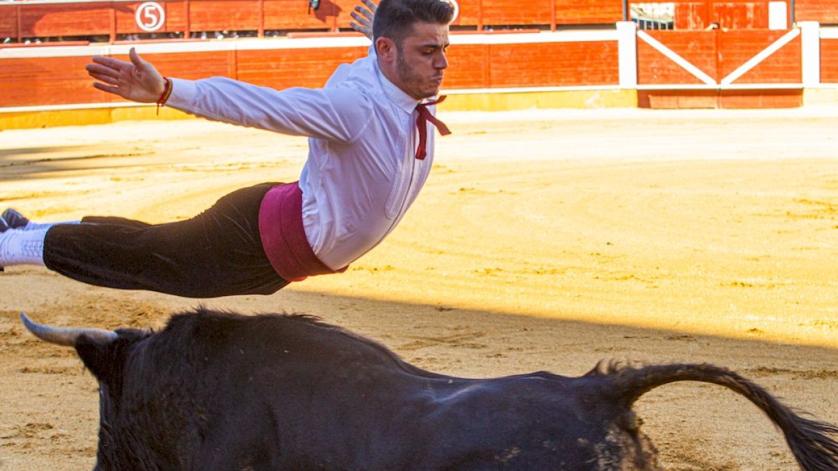 Concurso de recortadores por San Saturio en una edición anterior. MARIO TEJEDOR 