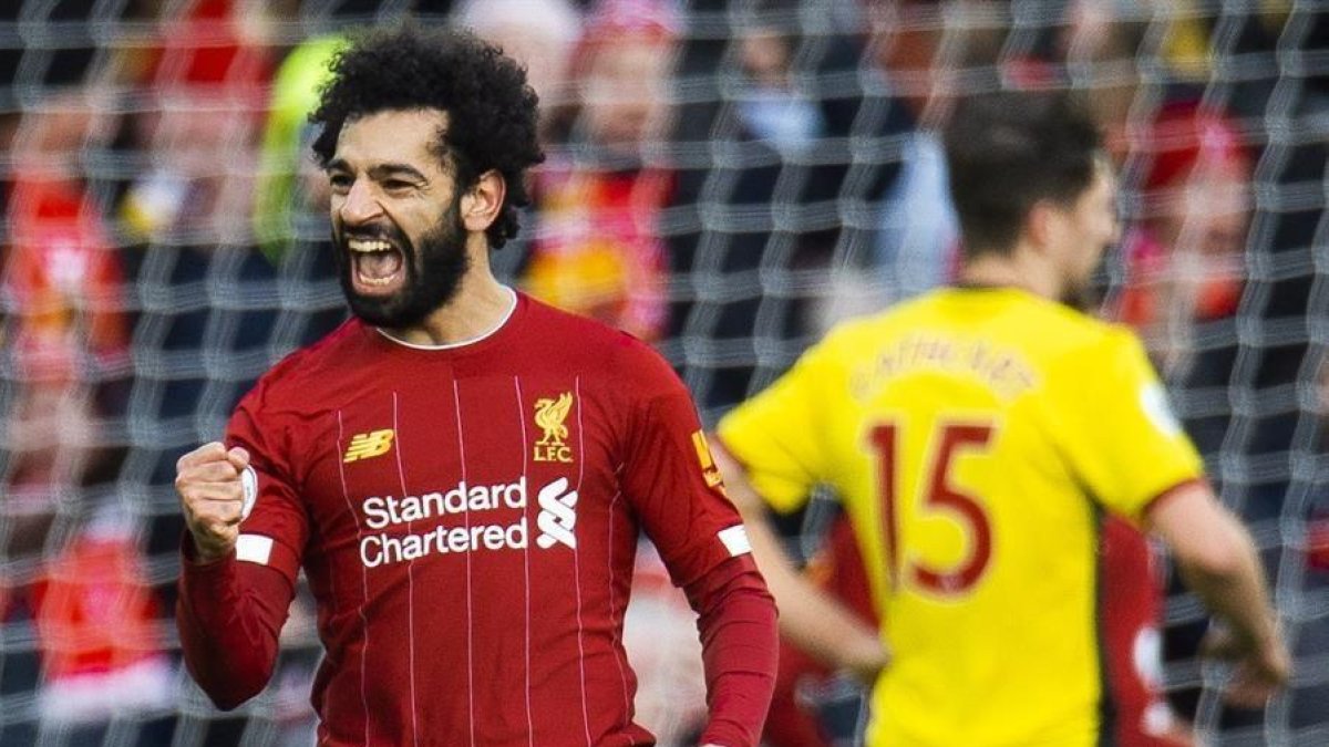 Salah celebra uno de los goles.-EFE / EPA / PETER POWELL