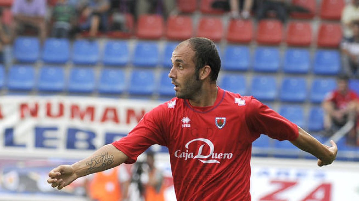 Dani López será una de las novedades en el once rojillo ante el Tenerife. / VALENTÍN GUISANDE-