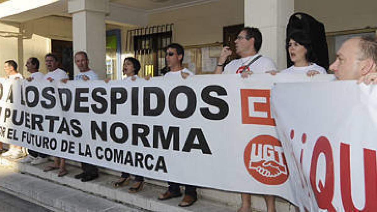 Manifestación de trabajadores de Norma. / VALENTÍN GUISANDE-