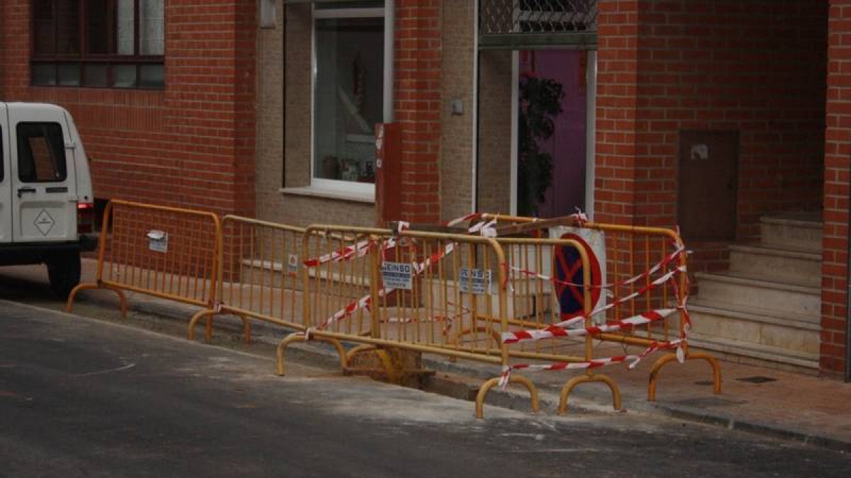 Este es el estado en el que se encuentra una de las calles de la capital tal como denunció Cabezón. / PP-