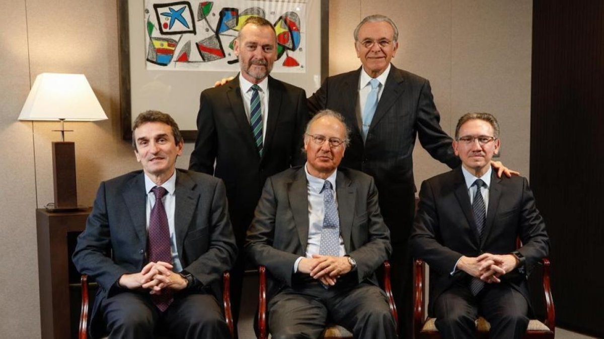 De Pie: Javier Paso e Isidro Faine. Sentados: Marcelino Armenter, Alejandro Garcia-bragado y Jaume Giró.-J.CASANOVA