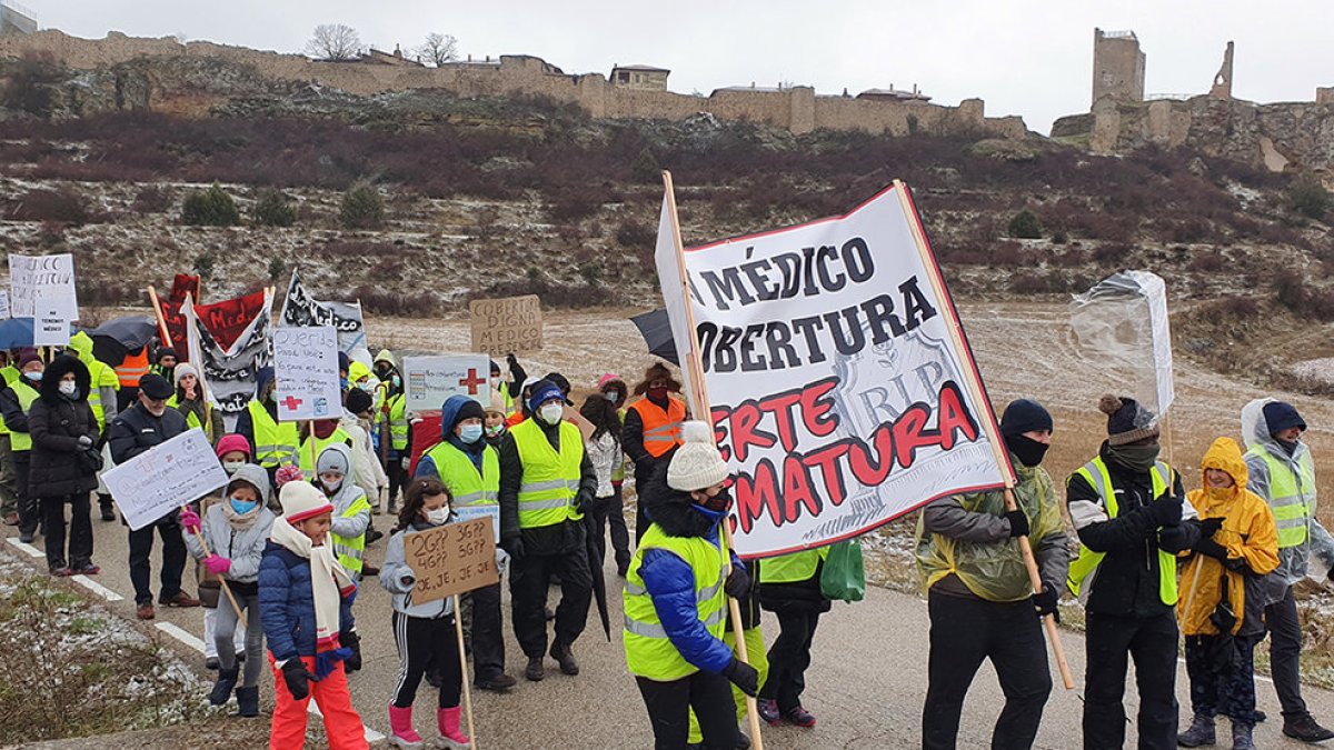 Manifestación en Muriel en diciembre por la falta de cobertura de telefonía y sanidad. RAQUEL FERNÁNDEZ