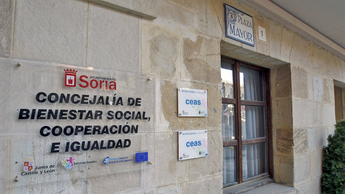 Edificio de los servicios sociales municipales, en la plaza Mayor. MARIO TEJEDOR
FOTÓGRAFO: MARIO TEJEDOR HERNÁNDEZ 08/04/2012