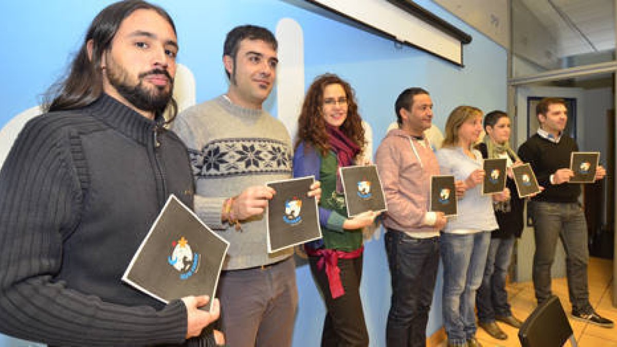 Representantes de los diversos apoyos con los que nace la iniciativa. / ÁLVARO MÁRTINEZ-