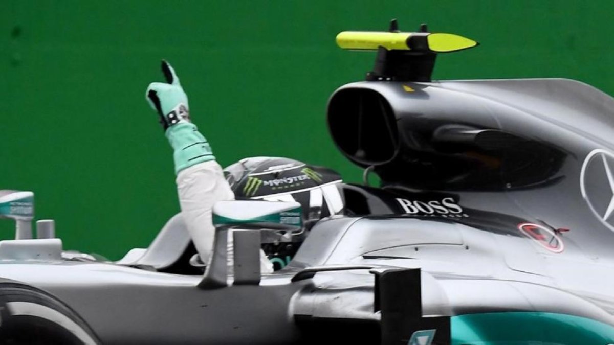 Nico Rosberg (Mercedes) celebra su triunfo en Monza.-AFP