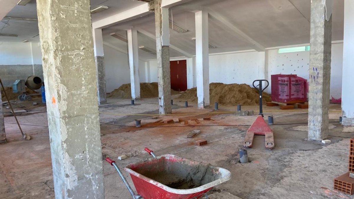 Obras en el interior del polideportivo.-HDS