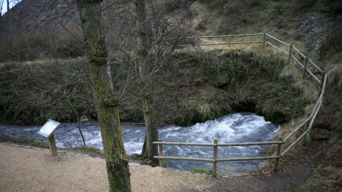 El nacimiento del Queiles en Vozmediano, Soria, donde el agua brota de la tierra con más caudal que en cualquier otro punto de Europa. HDS