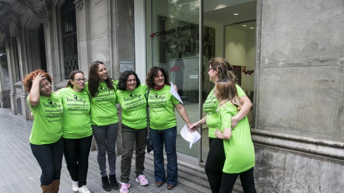 Trabajadoras del sector hotelero y miembros de la asociación Las Kellys.-JOAN PUIG