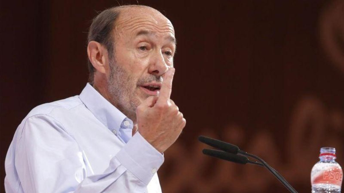 Alfredo Pérez Rubalcaba durante un Congreso Extraordinario del PSOE, en julio del 2014.-JUAN MANUEL PRATS