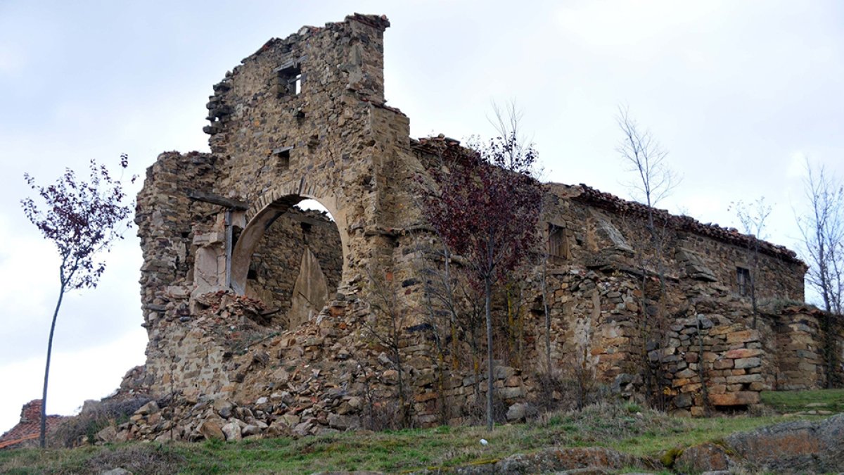 La iglesia de Sarnago aparece en la Lista Roja. MARIO TEJEDOR