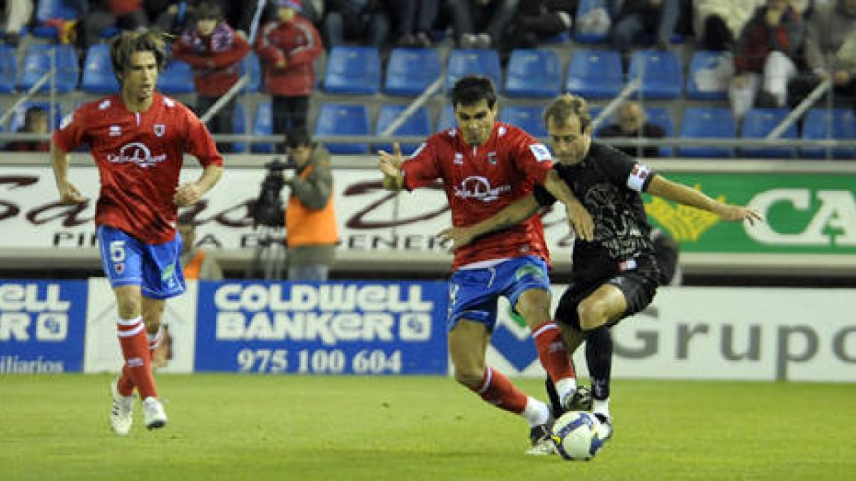 Enfrentamiento contra el Athletic, en una imagen de archivo. / FERNANDO SANTIAGO-