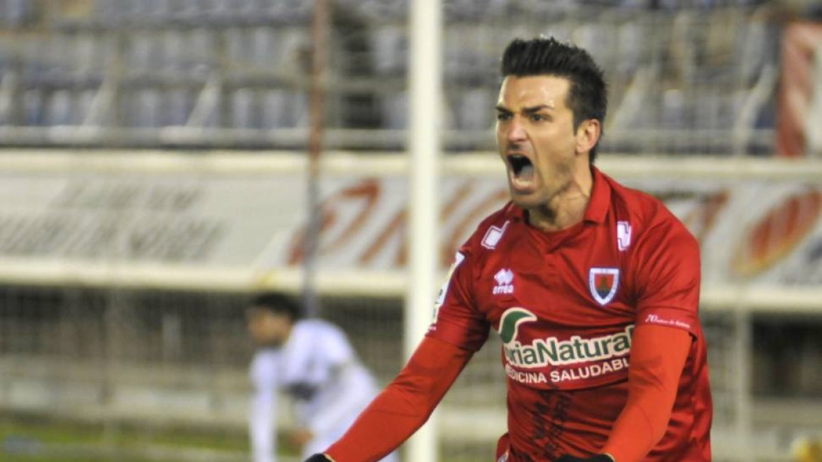 Natalio celebra el que fue definitivo empate a seis goles.-Diego Mayor