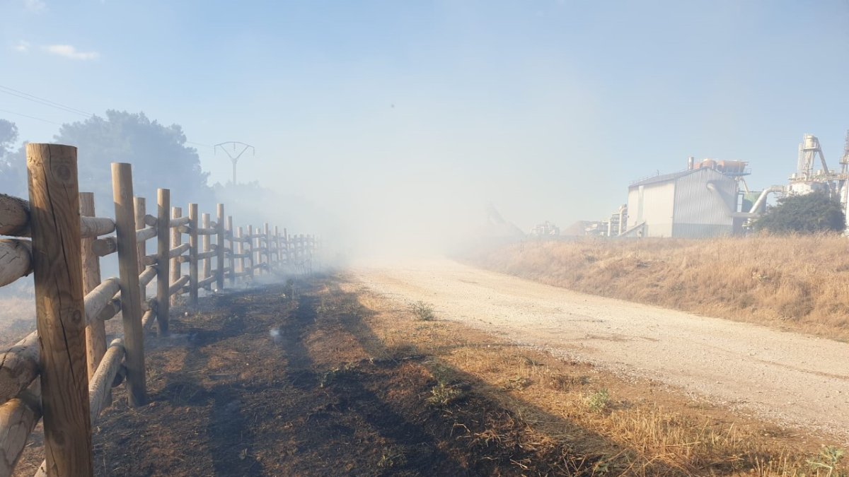 Zona de rastrojeras quemadas junto al vallado de La Saca. GONZALO MONTESEGURO