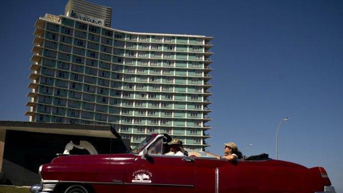 Estados Unidos agregó a su lista negra a hoteles y negocios turísticos.-AP