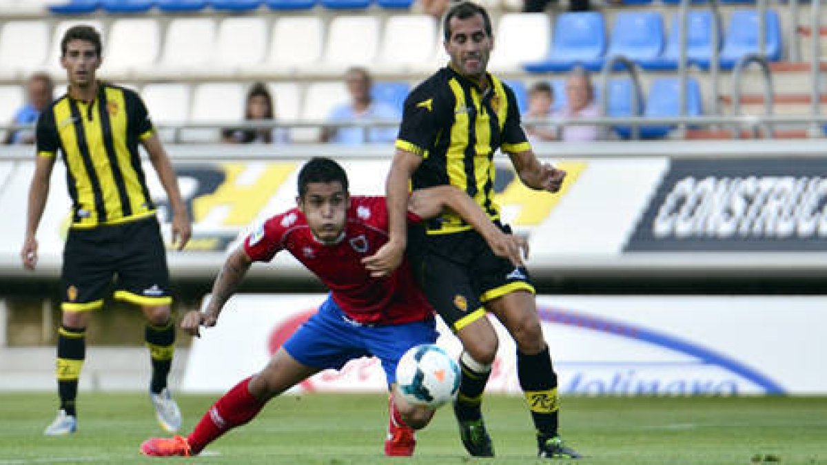 Marc Pedraza durante el amistoso disputado ante el Zaragoza. / DIEGO MAYOR-