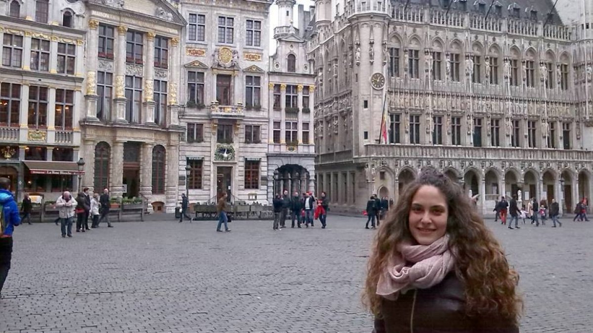 La soriana Laura Gómez Aguirre en una foto reciente en la Grande Place de Bruselas.-
