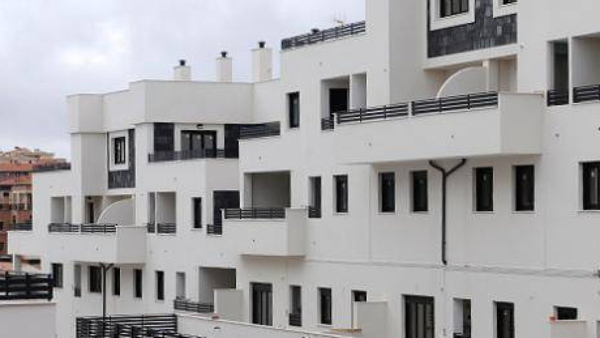 Viviendas en Soria.-