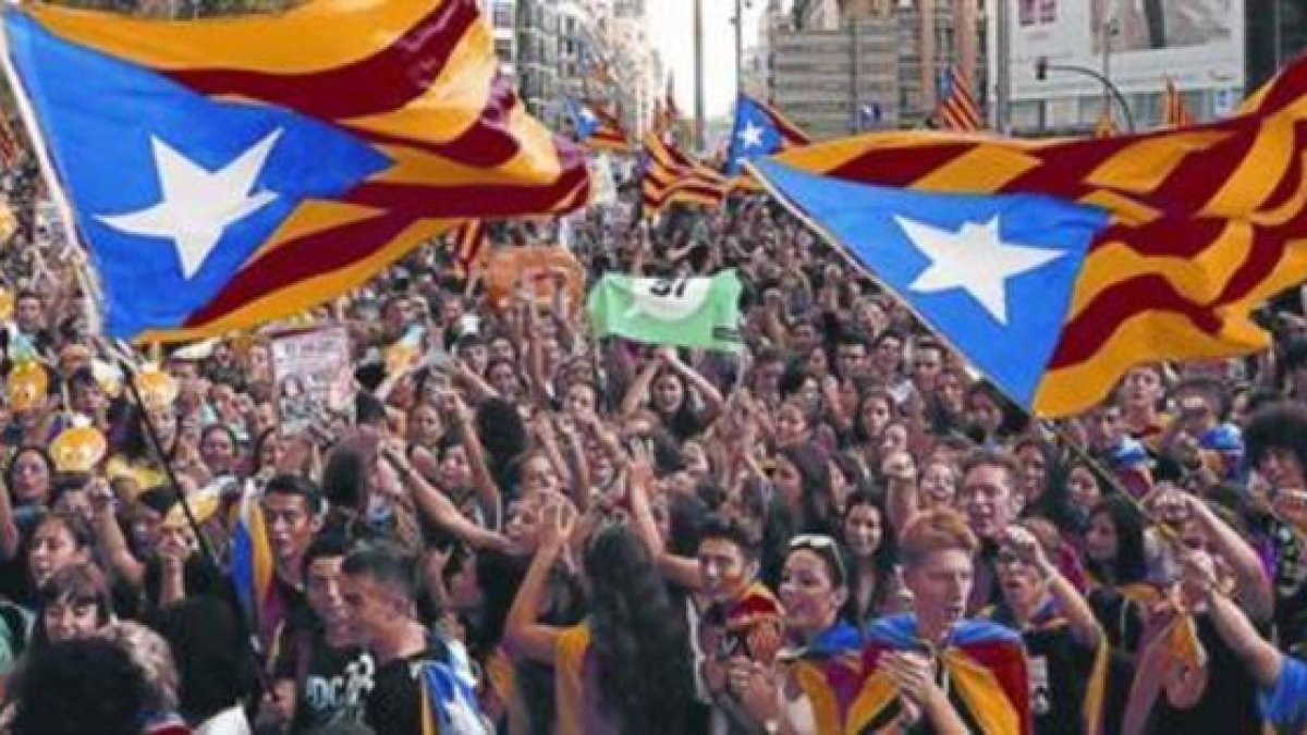 Movilización de estudiantes en Barcelona a favor del referéndum del 1-O.-REUTERS / JUAN MEDINA