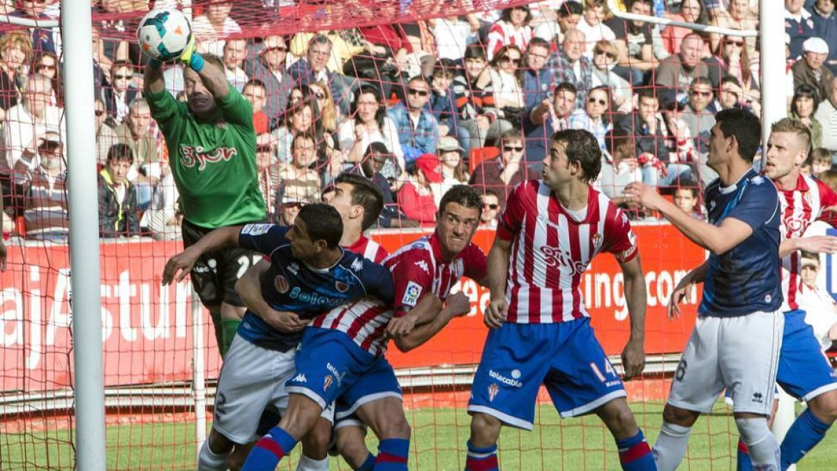 El Numancia empataba a dos en Gijón la pasada temporada.-Área 11