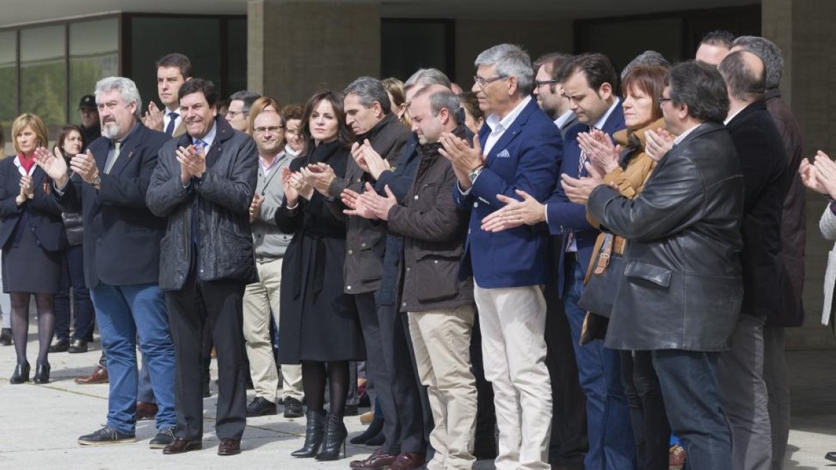 Minuto de silencio en las Cortes de Castilla y León por los atentados de Bruselas-ICAL