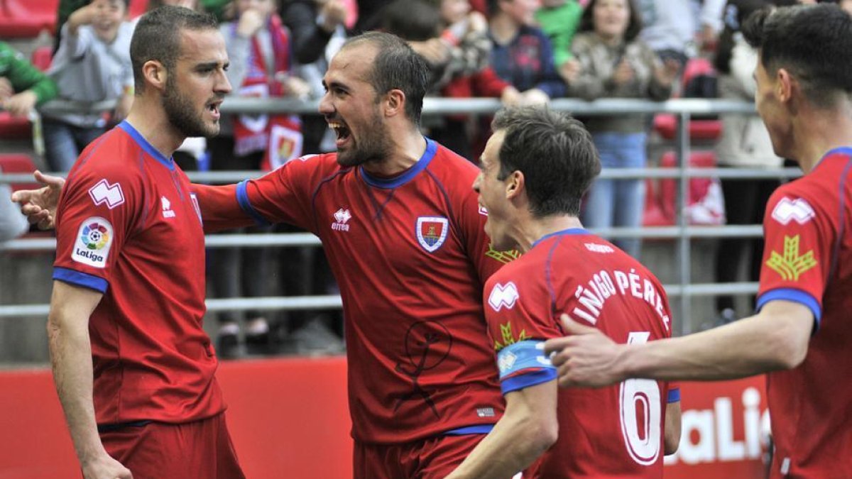 Higinio fue el héroe del partido con sus dos goles que desequilibraron la balanza ante el Lugo.-Valentín Guisande