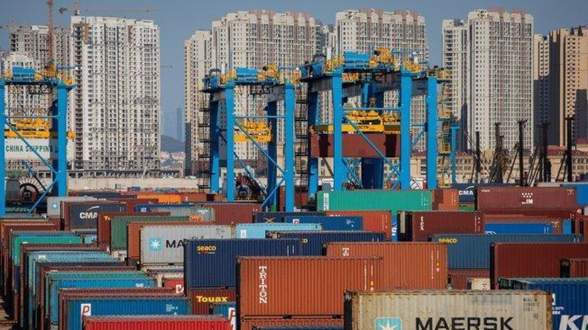 Contenedores de exportaciones en un puerto de China.-EFE / EPA