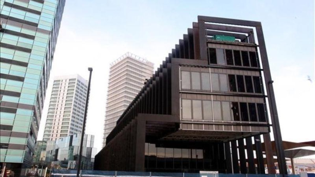 El primer edificio sostenible de Catalunya, en la plaza Europa de L'Hospitalet de Llobregat.-ELISENDA PONS