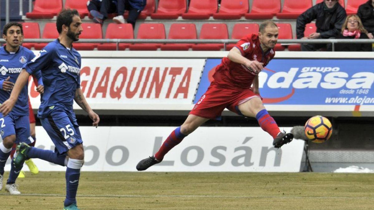 Adrián Ripa durante un partido de esta temporada.-MARÍA FERRER