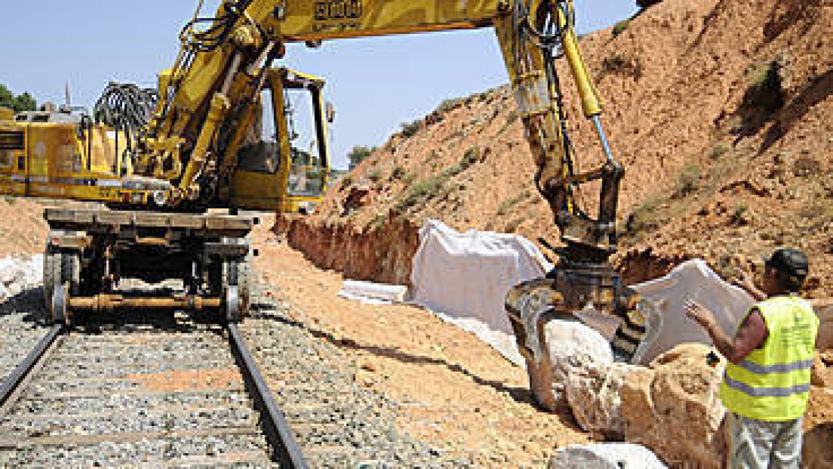 Obras en una futura autovía soriana. / VALENTÍN GUISANDE-