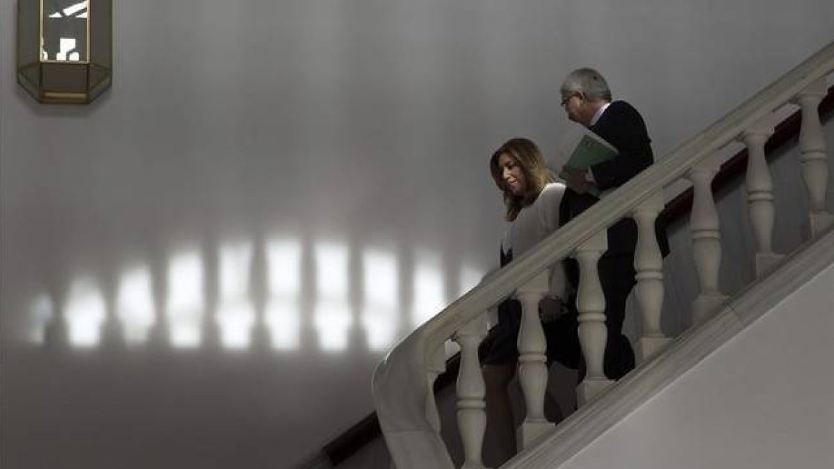 Si algo han dejado claro los partidos de la oposición en Andalucía durante sus intervenciones de este martes en el Parlamento es que no terminan de creerse las propuestas del PSOE-A. IU, Ciudadanos y Podemos, que han avanzado formalmente su 'no' a la vota-Foto: EFE / JULIO MUÑOZ