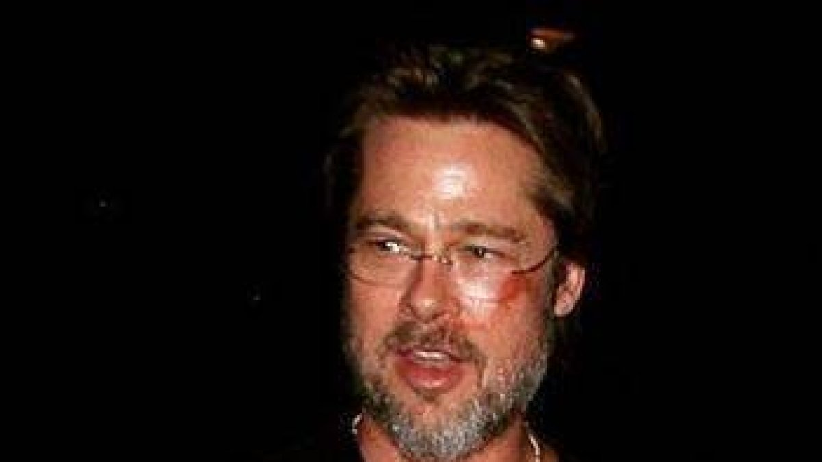 Brad Pitt, tal como acudió a una gala benéfica el sábado.-
