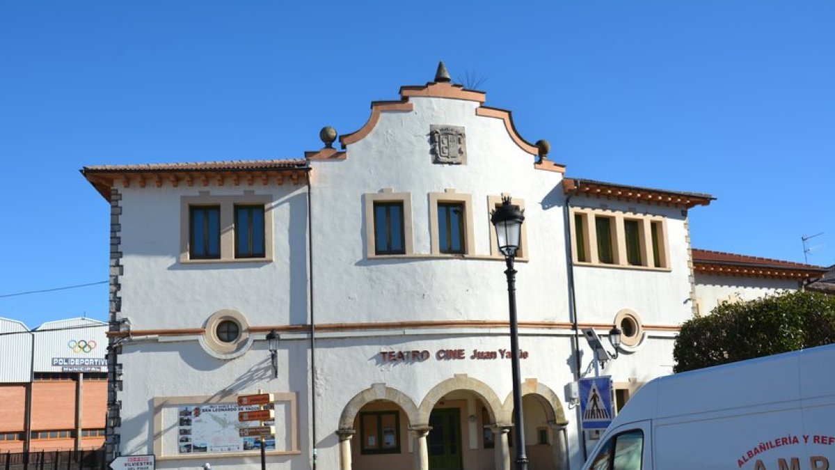 El teatro de San Leonardo rehabilitará su falso techo. HDS