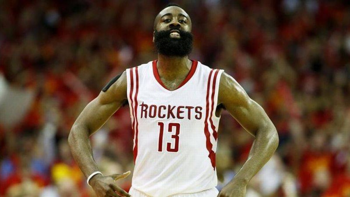 James Harden, de los Houston Rockets, celebra una jugada en el último cuarto ante Los Ángeles Clippers.-Foto: AFP / SCOTT HALLERAN