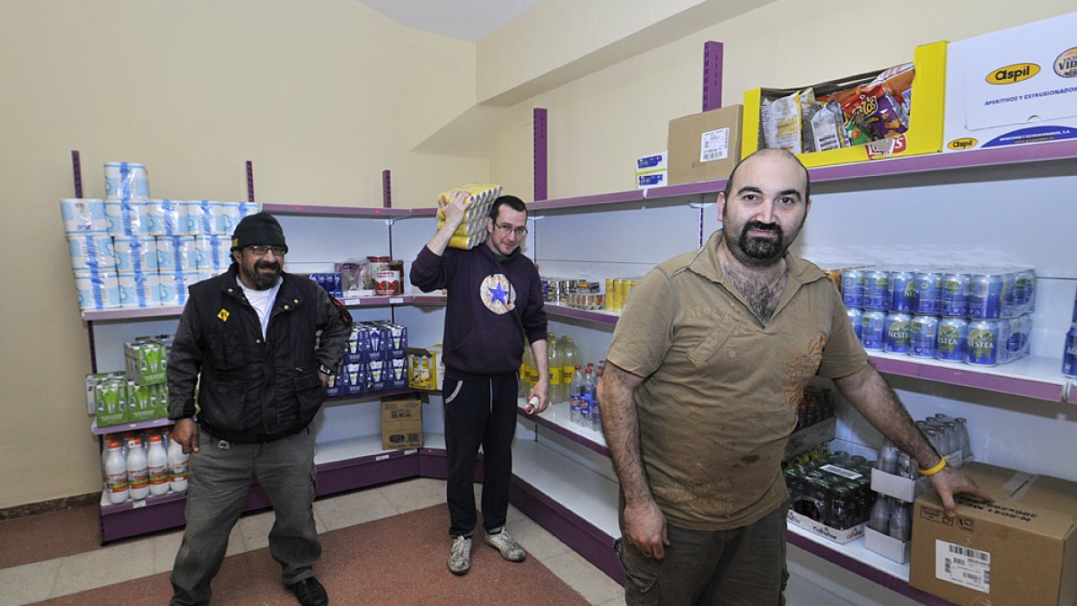Imagen de la tienda de Monteagudo, que está a punto de abrir.-VALENTÍN GUISANDE