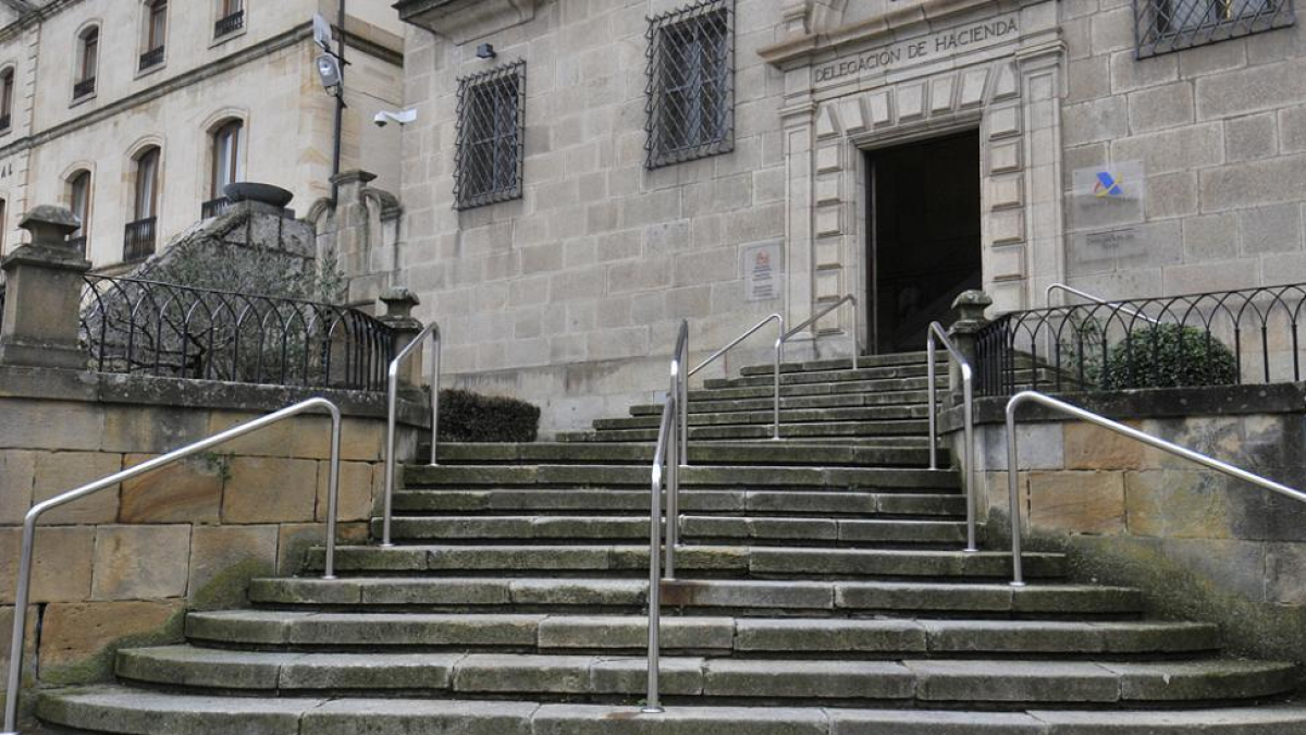 Acceso a dependencias de la Agencia Tributaria.