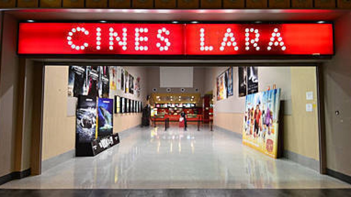 Salas de los cines Lara en Camaretas. / A. M. -