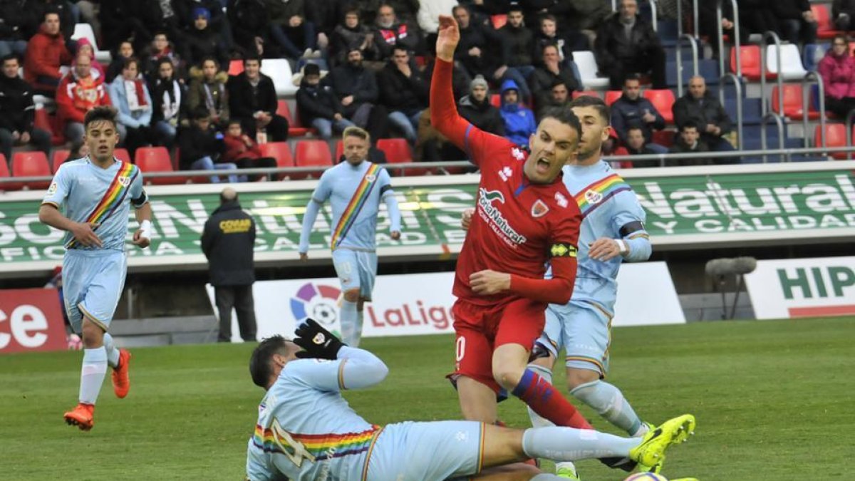 Julio Álvarez en el último encuentro que ha jugado con la camiseta del Numancia ante el Rayo.-María Ferrer