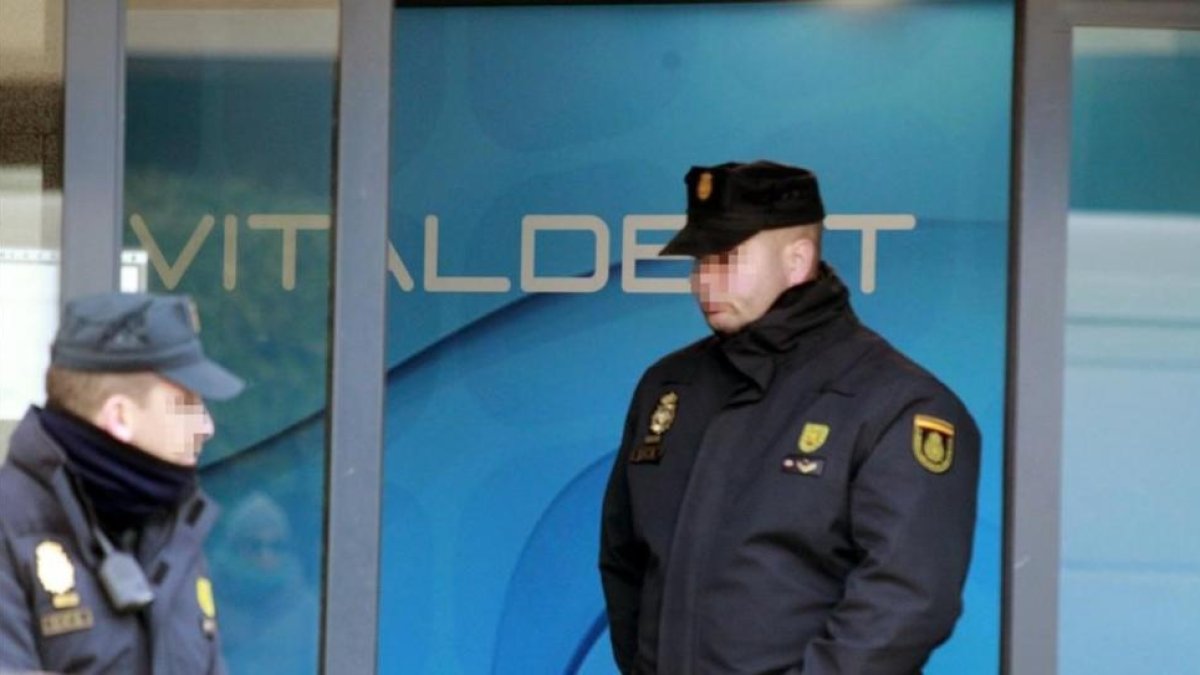 Imágenes de archivo de la operación Topolino contra la cúpula de Vitaldent-VICTOR LERENA (EFE)