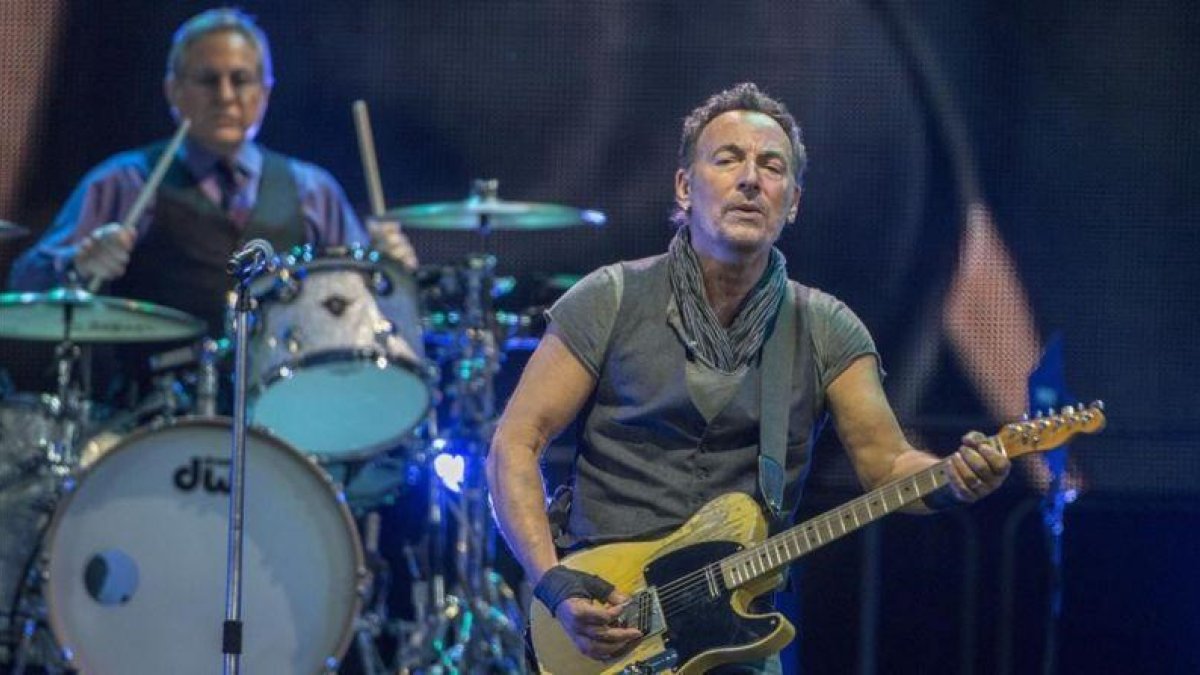 Bruce Springsteen, en el concierto del Camp Nou de Barcelona, en mayo, con el que el Boss empezó en Europa su gira 'The river tour'.-FERRAN SENDRA