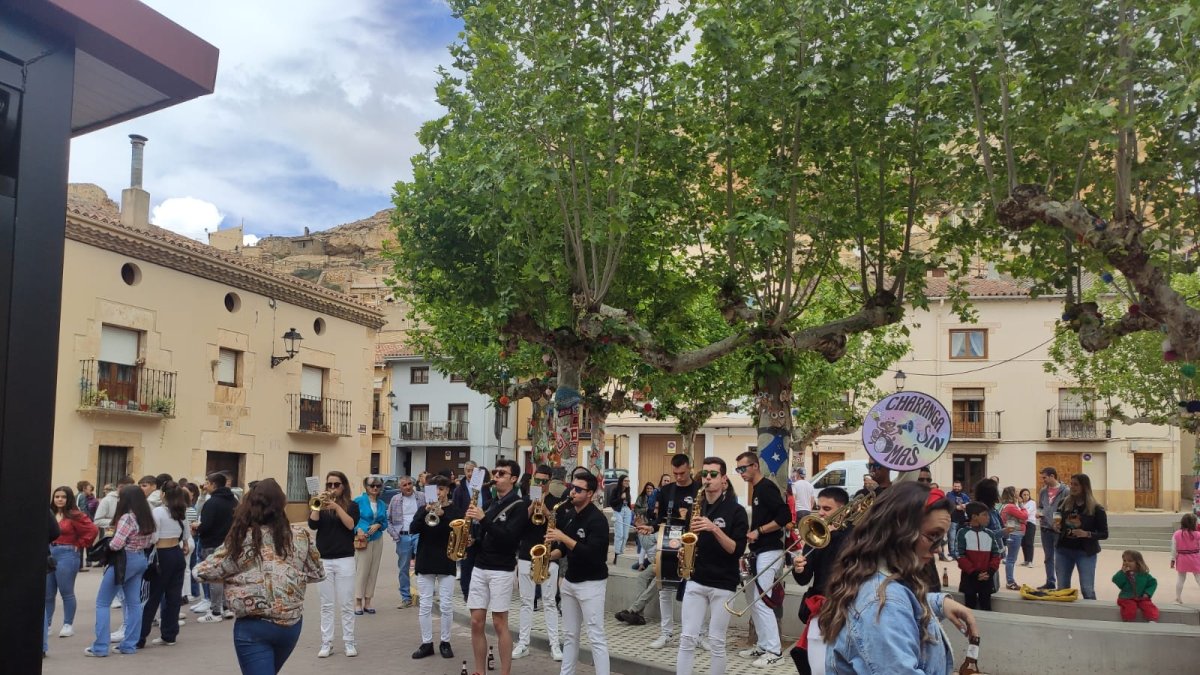 Un momento del baile vermú celebrado ayer en San Esteban de Gormaz. ANA HERNANDO