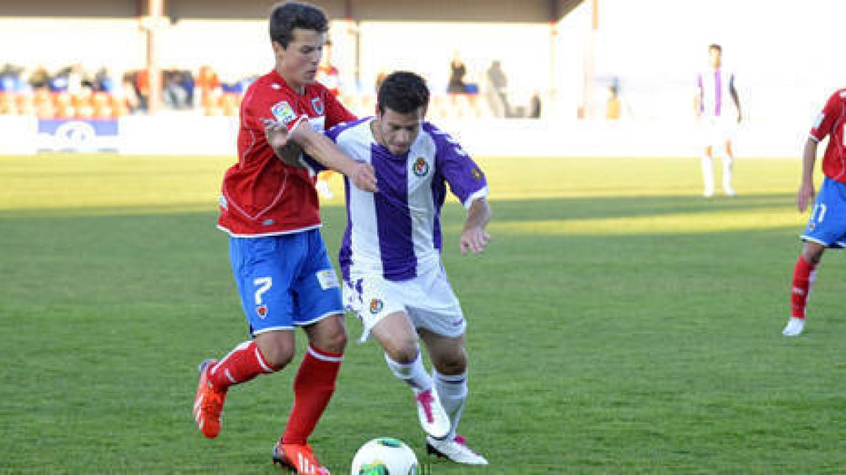 Un jugador del filial en un partido de esta temporada. / DIEGO MAYOR-
